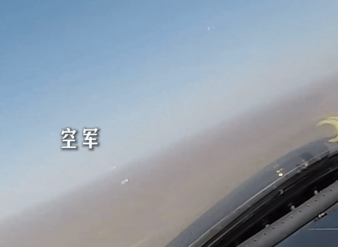 歼20实弹发射霹雳10空空导弹