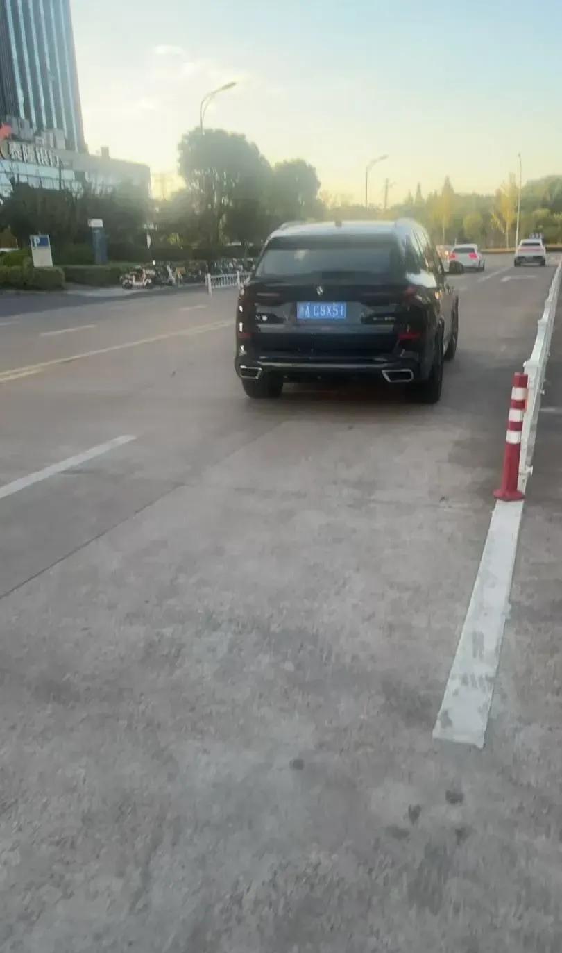 开着大x5出来跑顺风车，这是来搞笑的吧？[what]