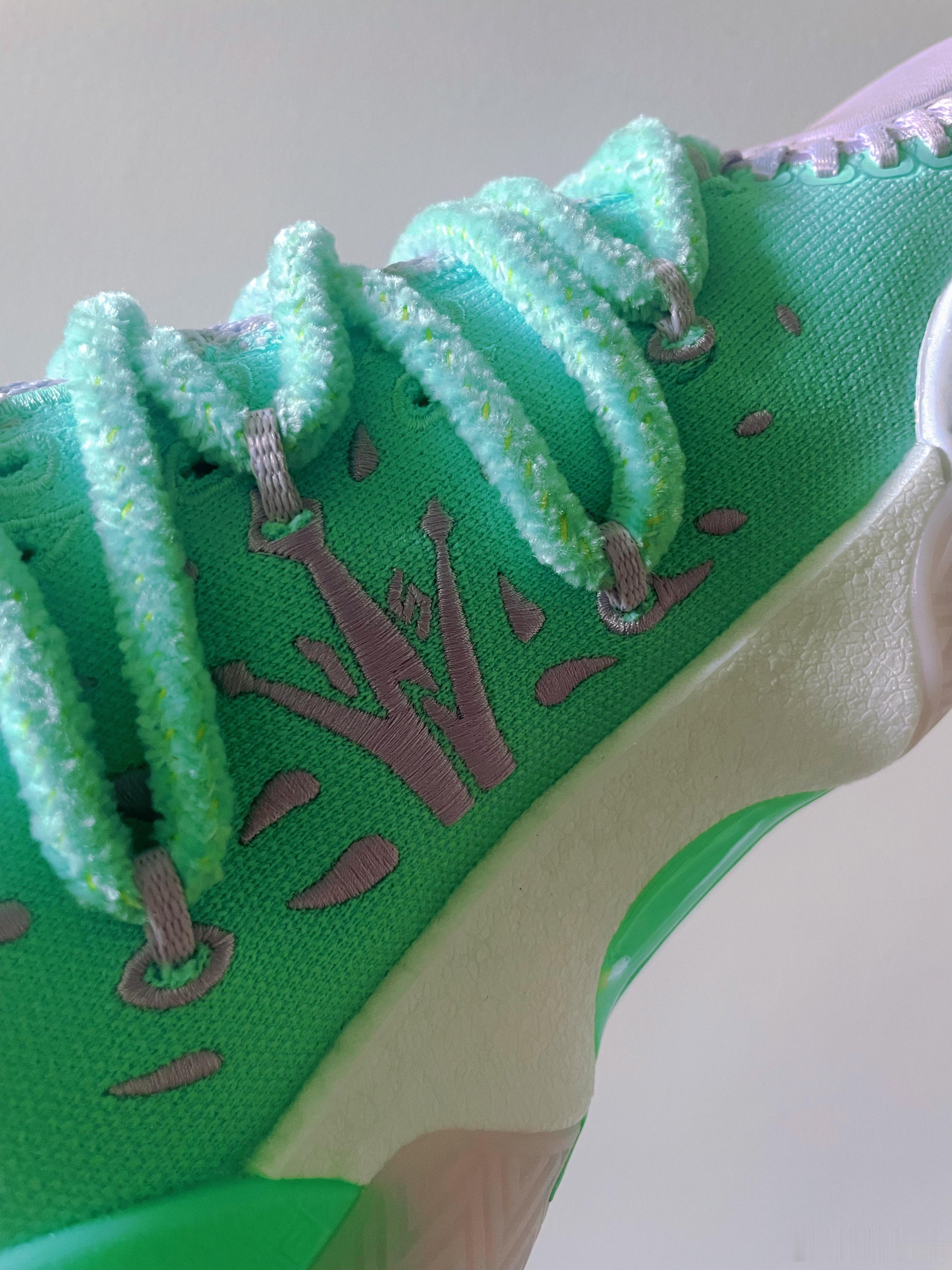 约基奇复出之战真是一上来就状态拉满，而这双约基奇二代的“激励”配色来的太时候了。