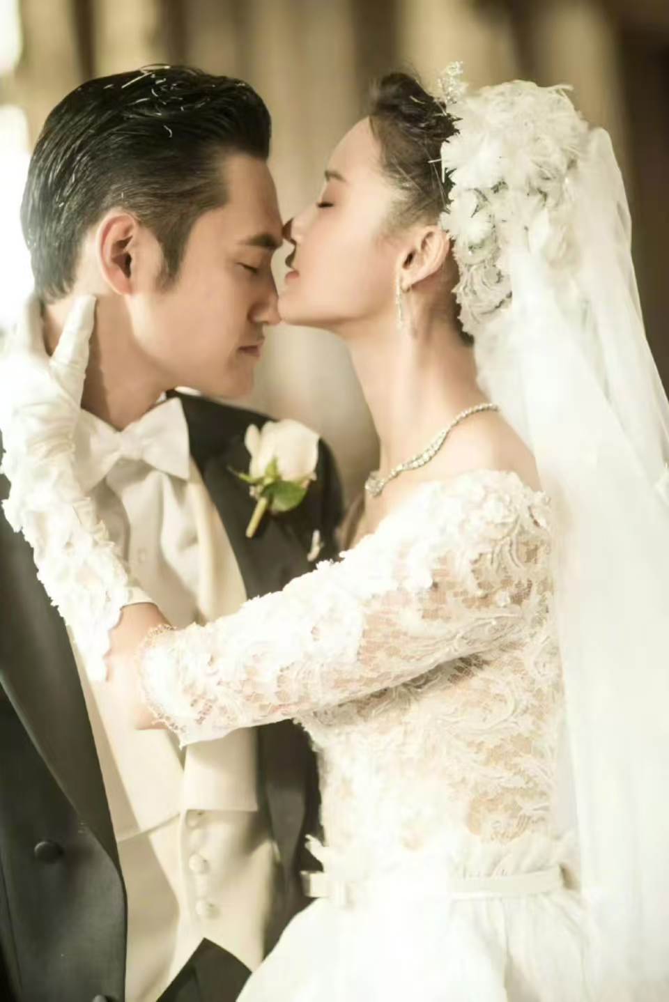 袁弘张歆艺结婚十周年 袁弘 捍卫张歆艺做少女的权利结婚十周年回望二人相处日常，袁