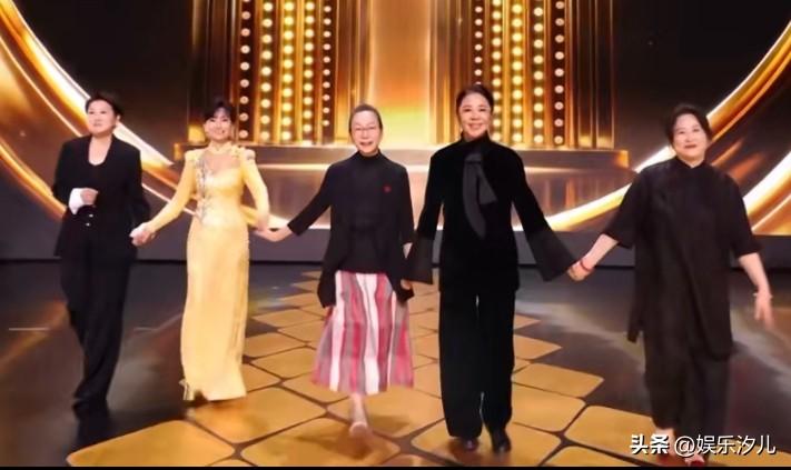 倪萍赵雅芝奚美娟张凯丽许娣同框


倪萍、奚美娟、赵雅芝、张凯丽、许娣五位资深女