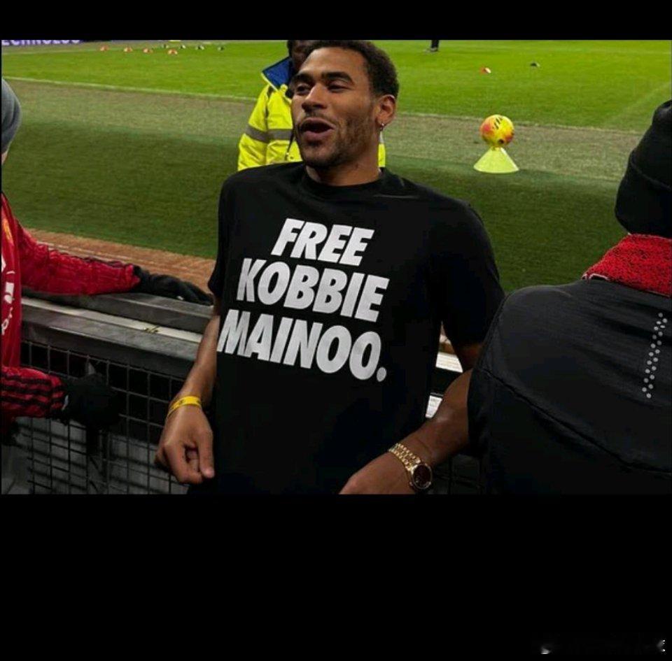 12月16日讯 本轮英超曼联主场4-4战平伯恩茅斯，值得一提的是，曼联年轻中场科