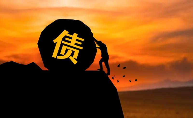 负债上岸真的太难了。就像苏鹏，工作不顺工资难发齐，却冲动买了新款苹果手机，结果陷