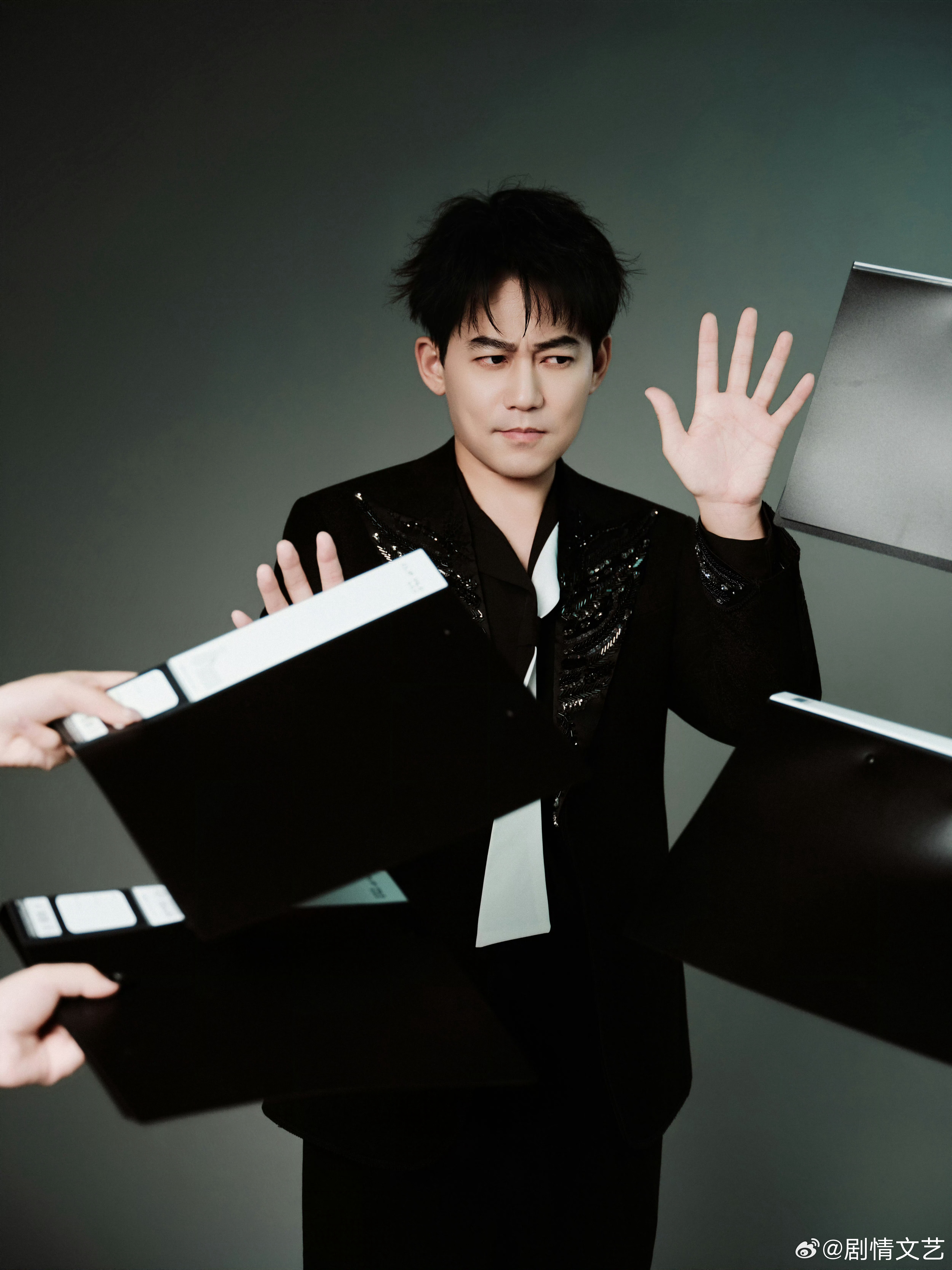苏醒一针见血苏醒犀利谈论演员表排序引发的竞争，道出现实引人自省。高位人人向往，但