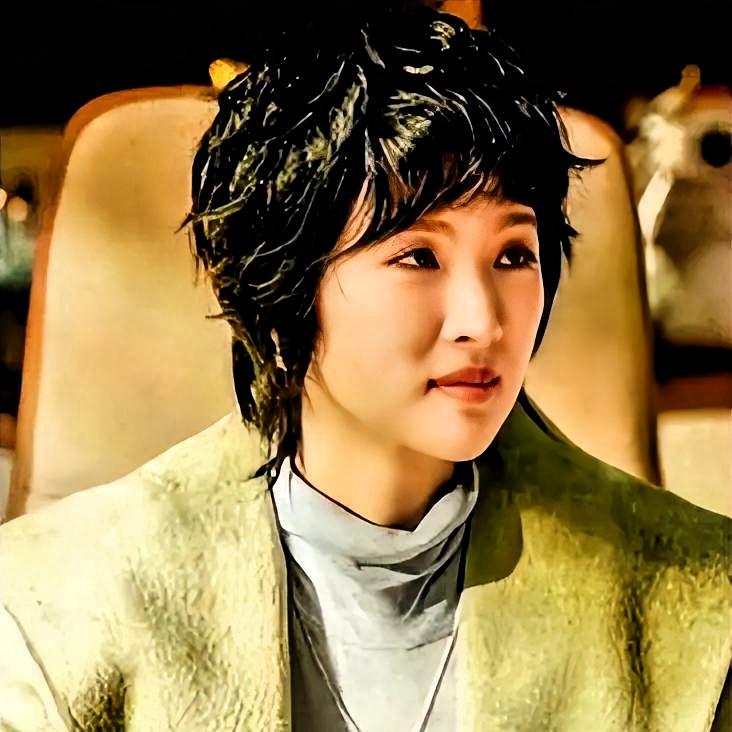 一、角色定位与核心人设（反差感是魅力关键）
 
- 身份与动机：年轻白富美，在鼎