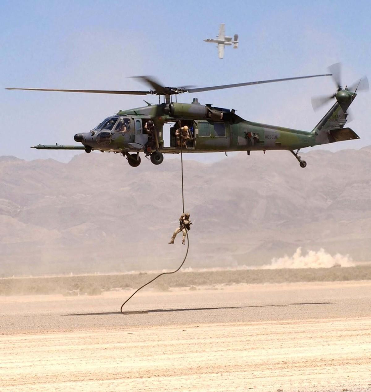 美军会为了救一名飞行员，真的出动上百人、十几架战机，甚至在敌国腹地建起临时机场，