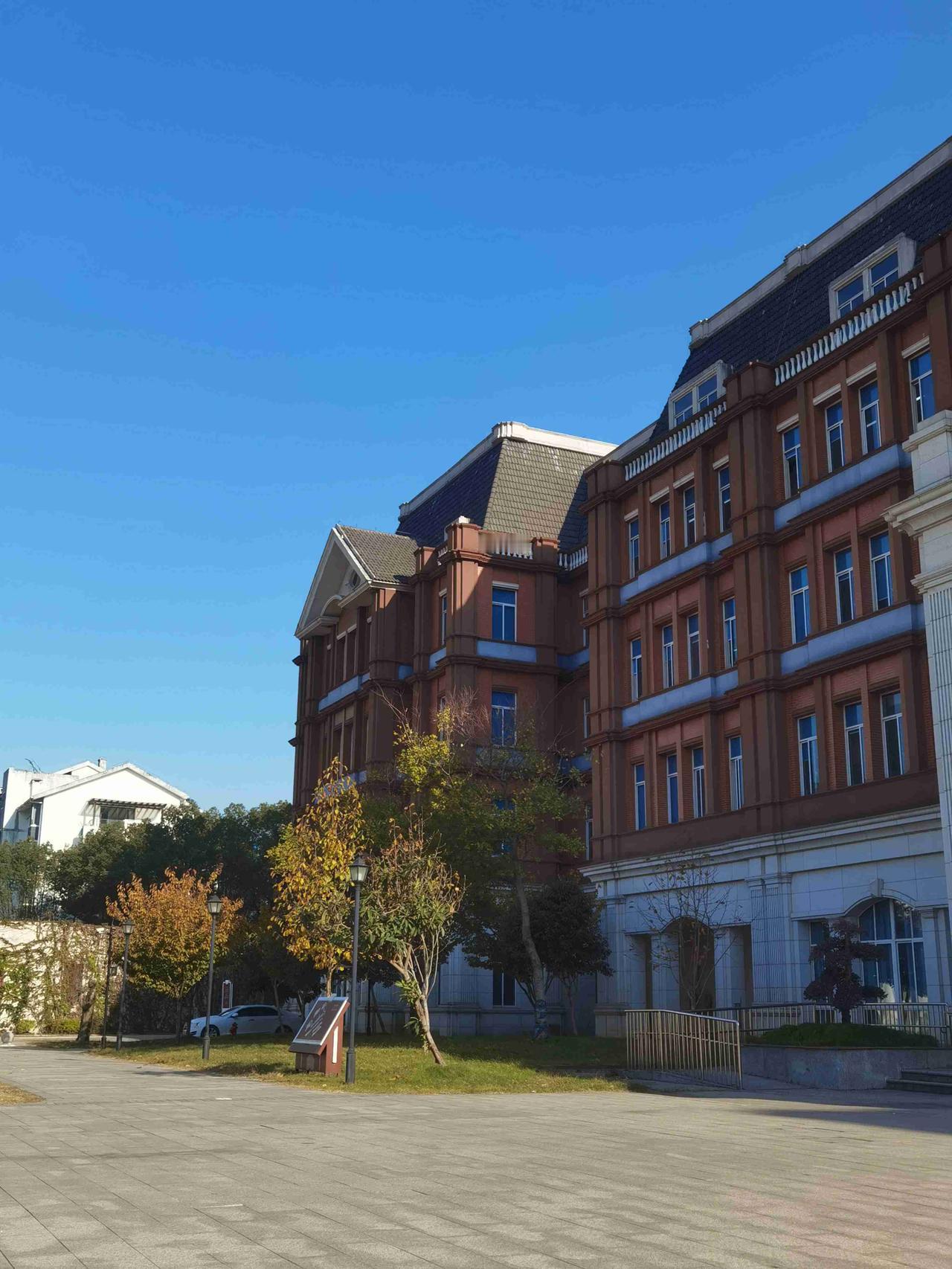 我的今日状态：😁轻松愉快
我这里的天气：☀️晴天

周六到！闹钟一关睡到大中午