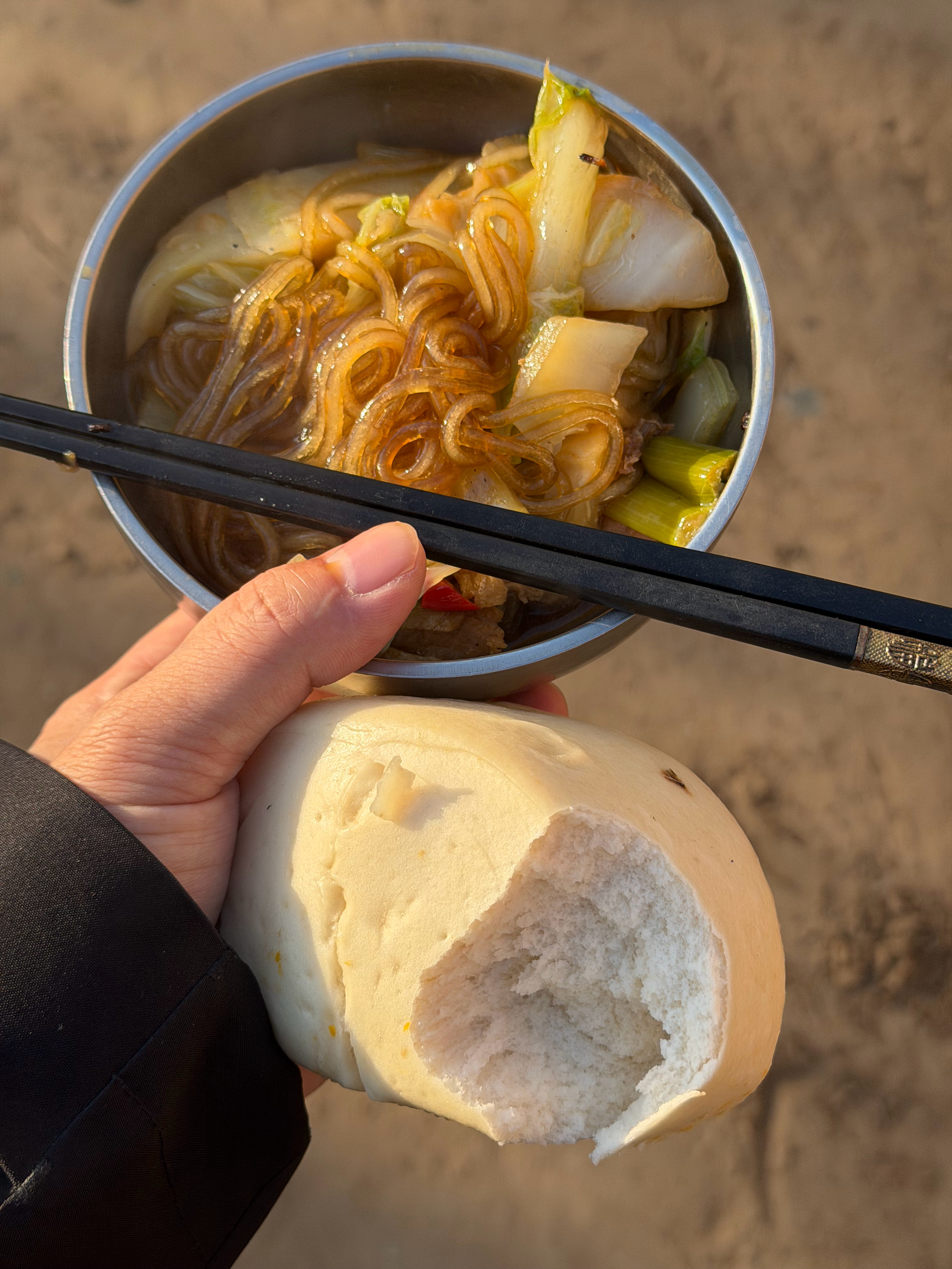 我是一天三顿吃馒头，早上都是炒菜加馒头，很少吃米饭 