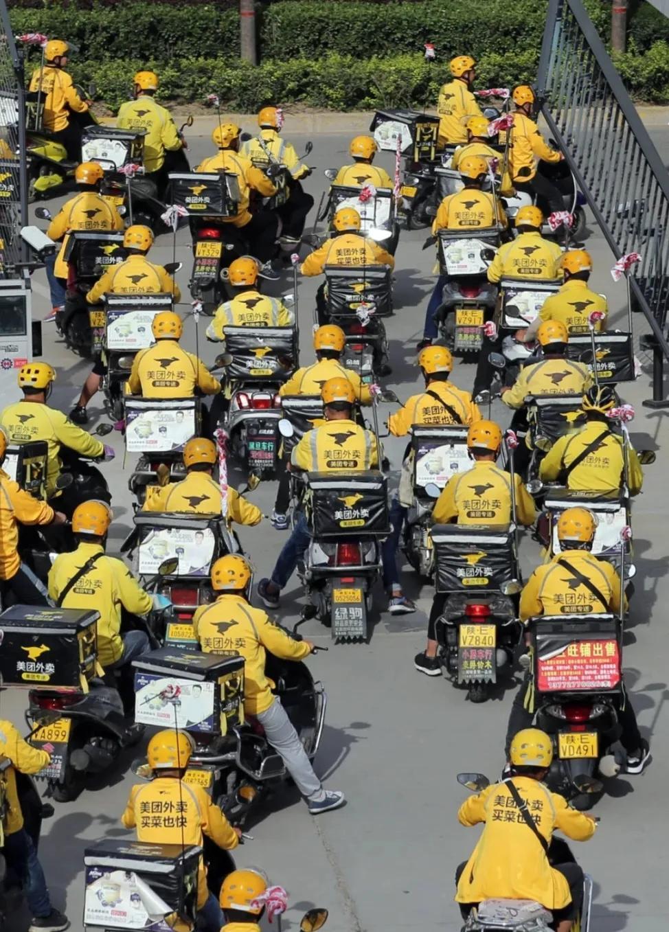 现在的情况是，
失业了，去跑外卖，跑滴滴
辞职了，去跑外卖，跑滴滴
大学毕业了，