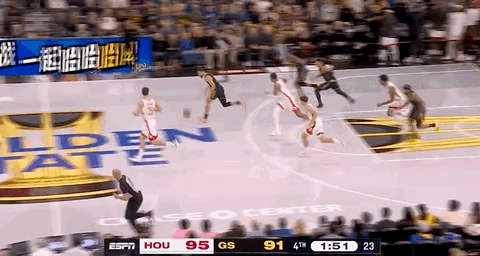 库里状态37岁了还得场场猛拼，身体早扛不住了，末节突然腿伤离场，希望没啥大事 