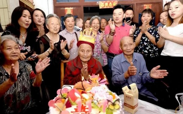 老人说：过寿不能在3个年龄过，你知道是哪三个年龄吗？
 
都说家有一老，如有一宝