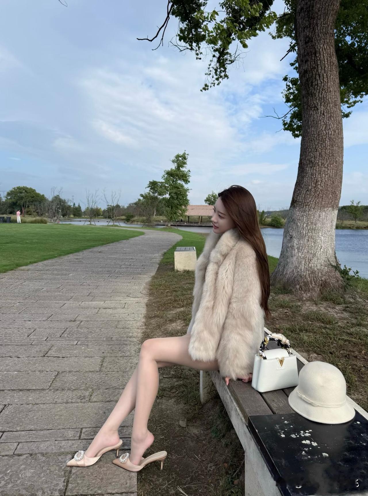 空姐休息日[彩虹]
今天是冬季最喜欢的毛绒绒穿搭[比心]
好喜欢这种毛绒绒，奶乎