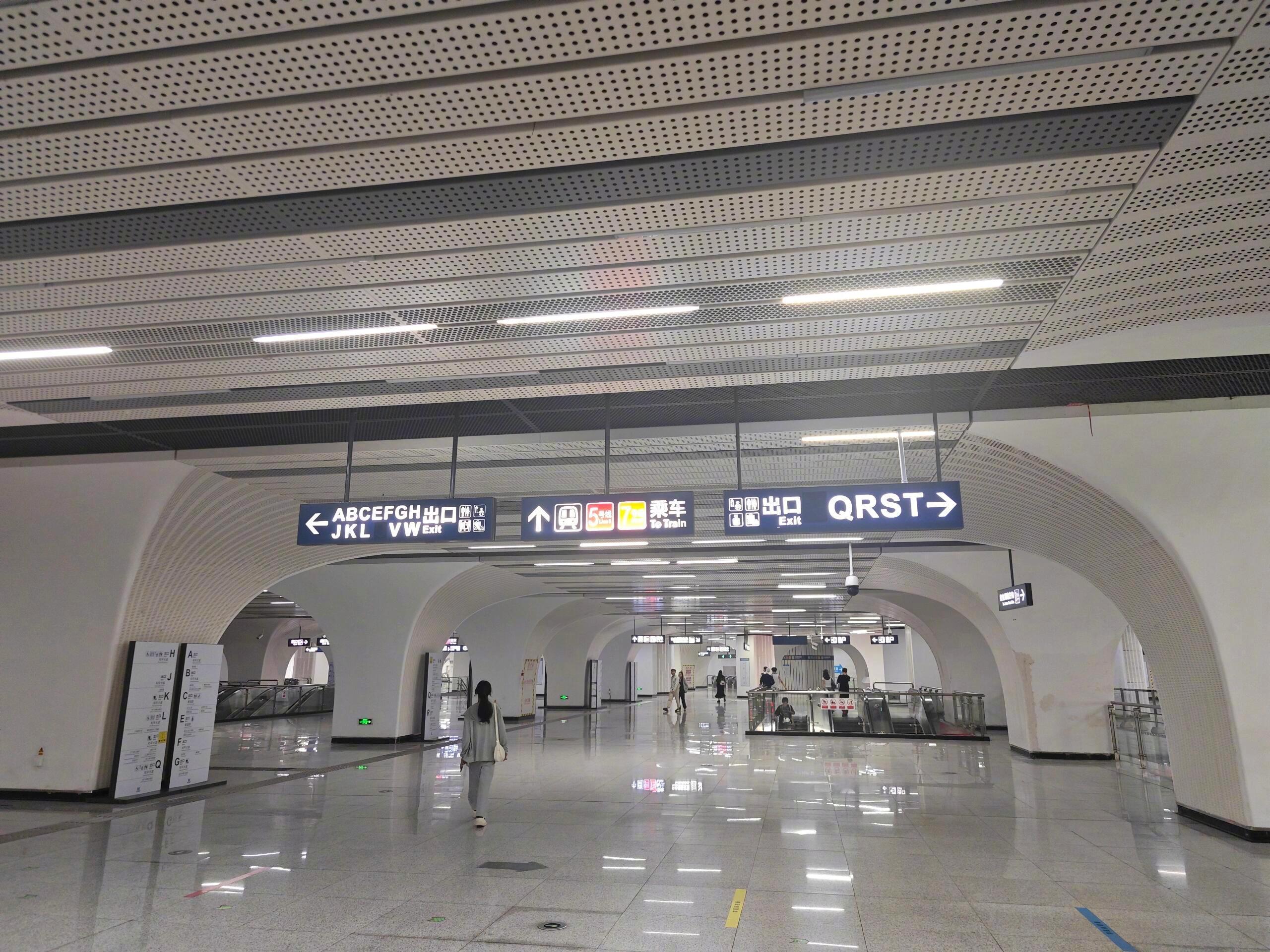 留给武汉地铁的英文字母已经不多了 ​​​