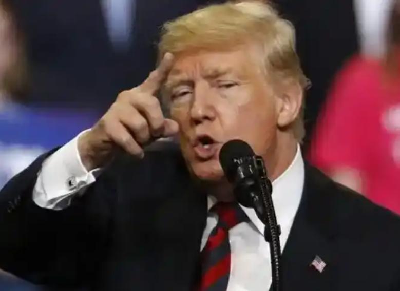 特朗普今天在社交平台发布视频说：“俄罗斯现在愿意重新使用美元进行贸易，而不再使用