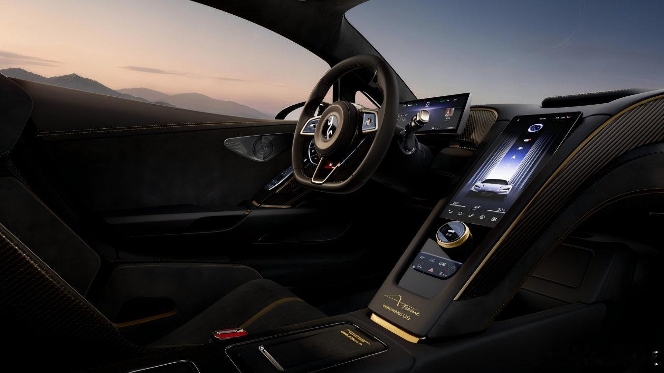 仰望汽车在北京车展迎来高光时刻，全球首台量产标准仰望U9X“破晓时刻”与U8L鼎