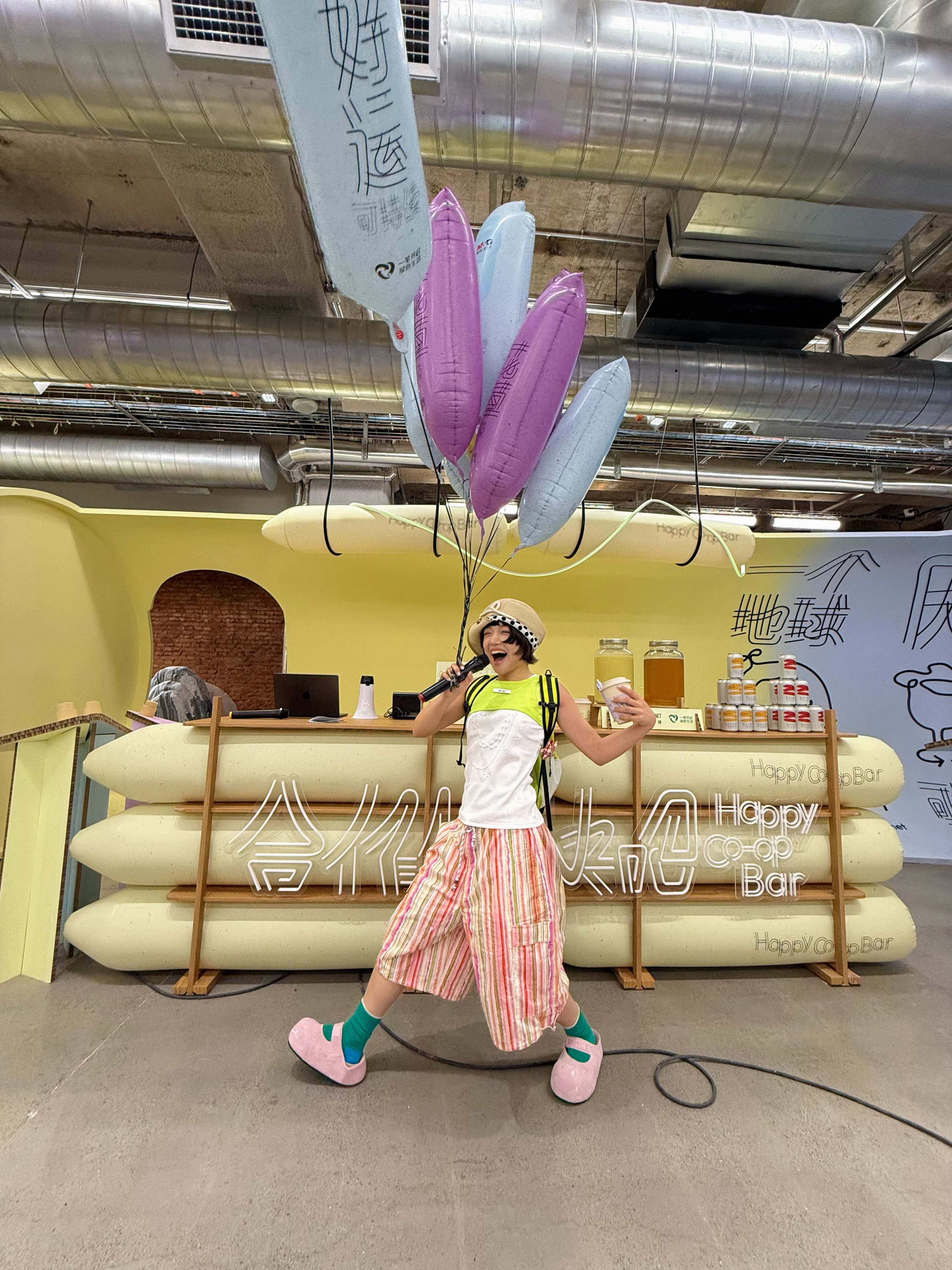 借东西的小人掉进文具世界 ​​​