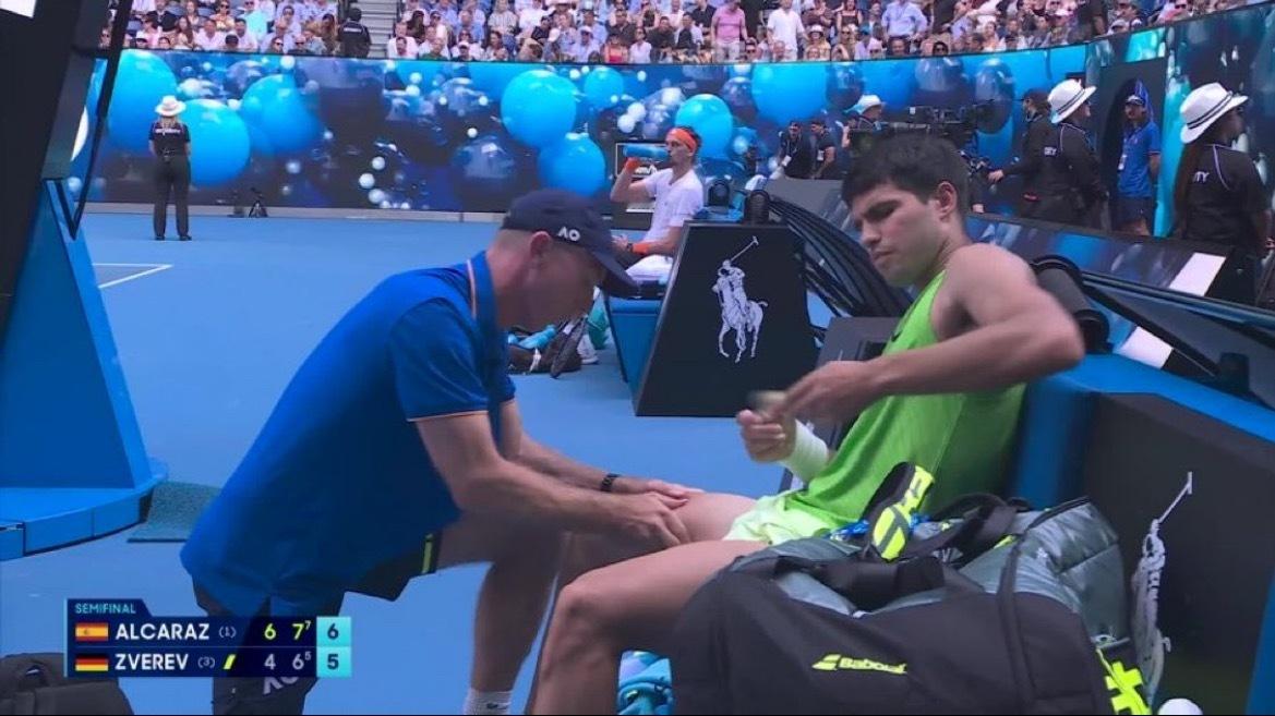 网球talking大会澳网2026阿尔卡拉斯vs兹维列夫 第三盘，阿尔卡拉斯出现