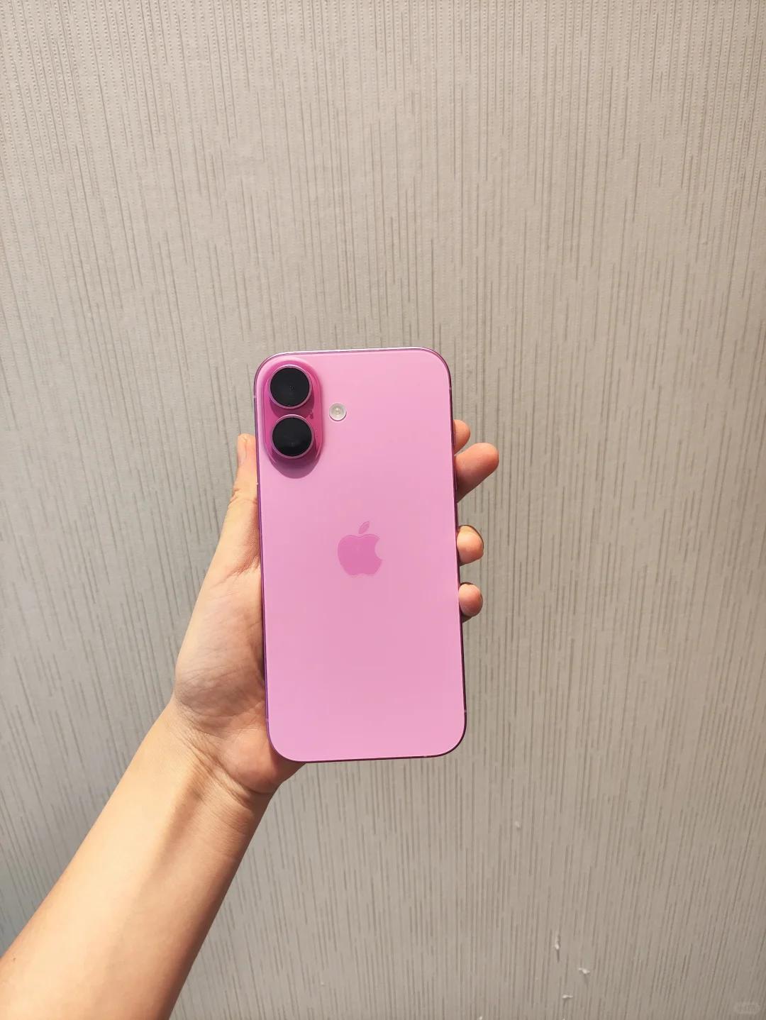 很无奈啊......

都在说苹果挤牙膏

但iPhone 16系列该卖爆还是会
