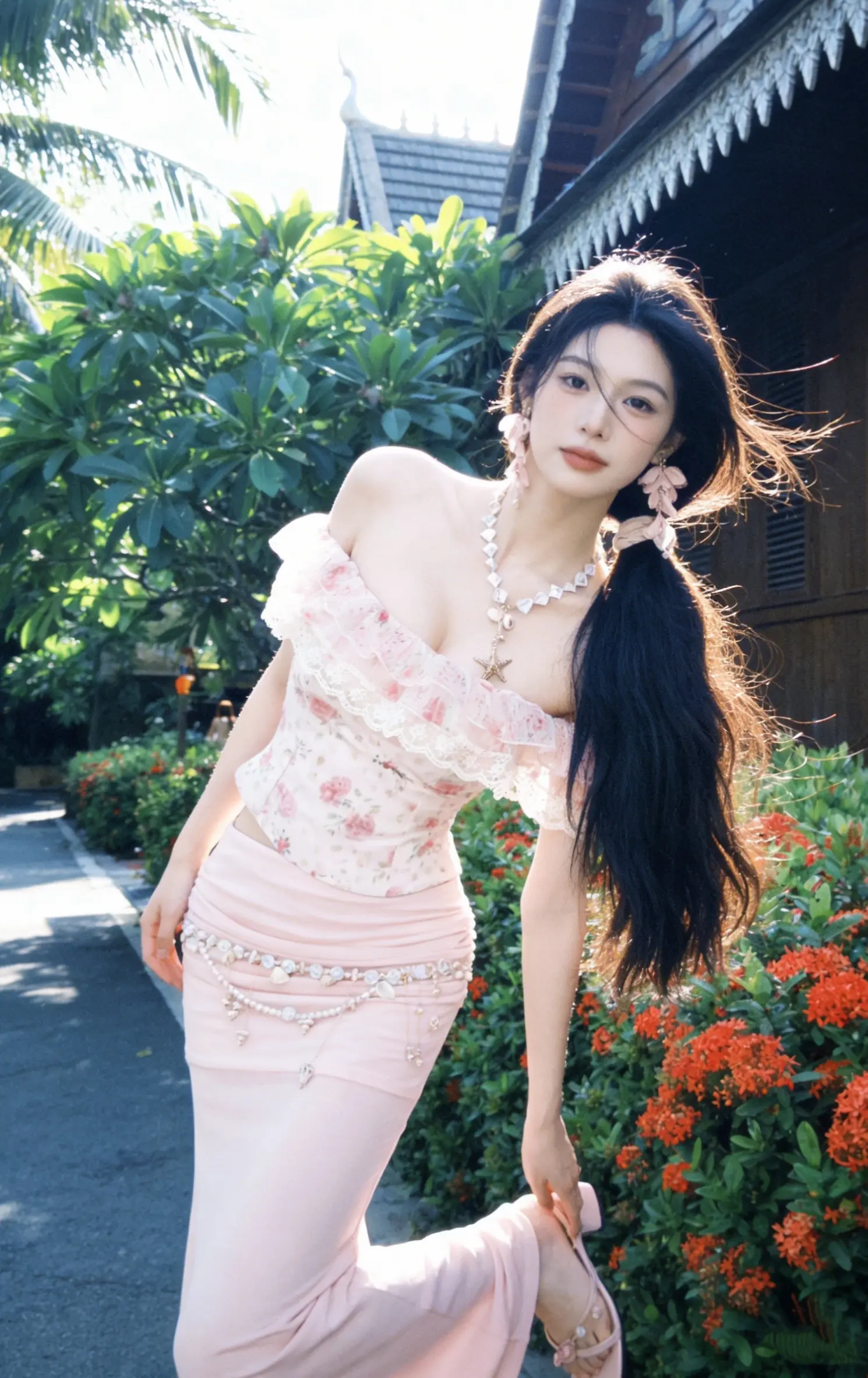 姐妹们！去西双版纳就这样穿💗💓。五一度假穿搭来袭