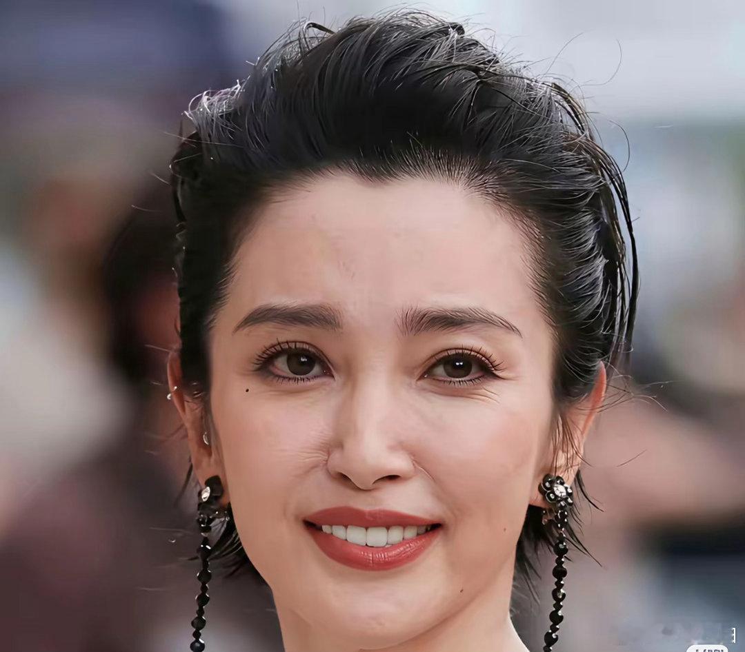 不得不说！曾经那么迷人的女神也老了！ 