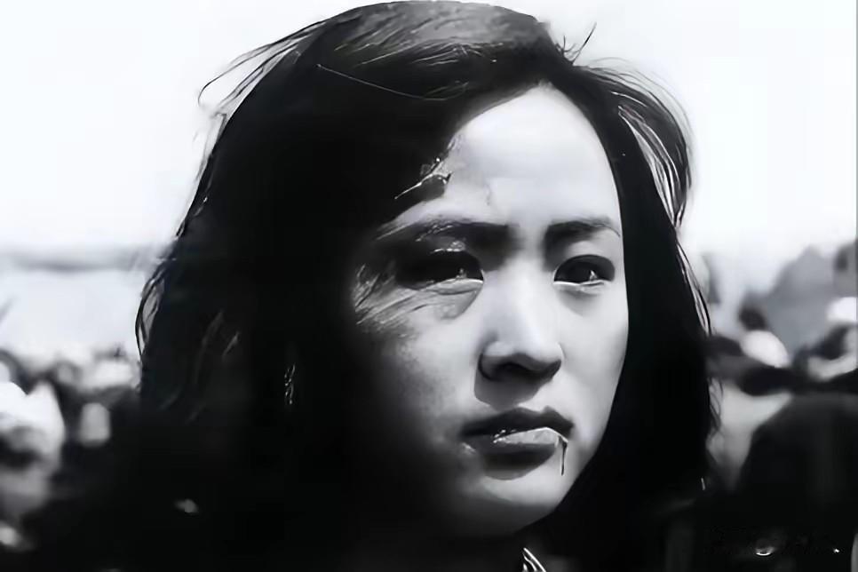 1943年，22岁女烈士惨遭日寇凌迟！记者含泪拍照，画面让人泣不成声
 
194