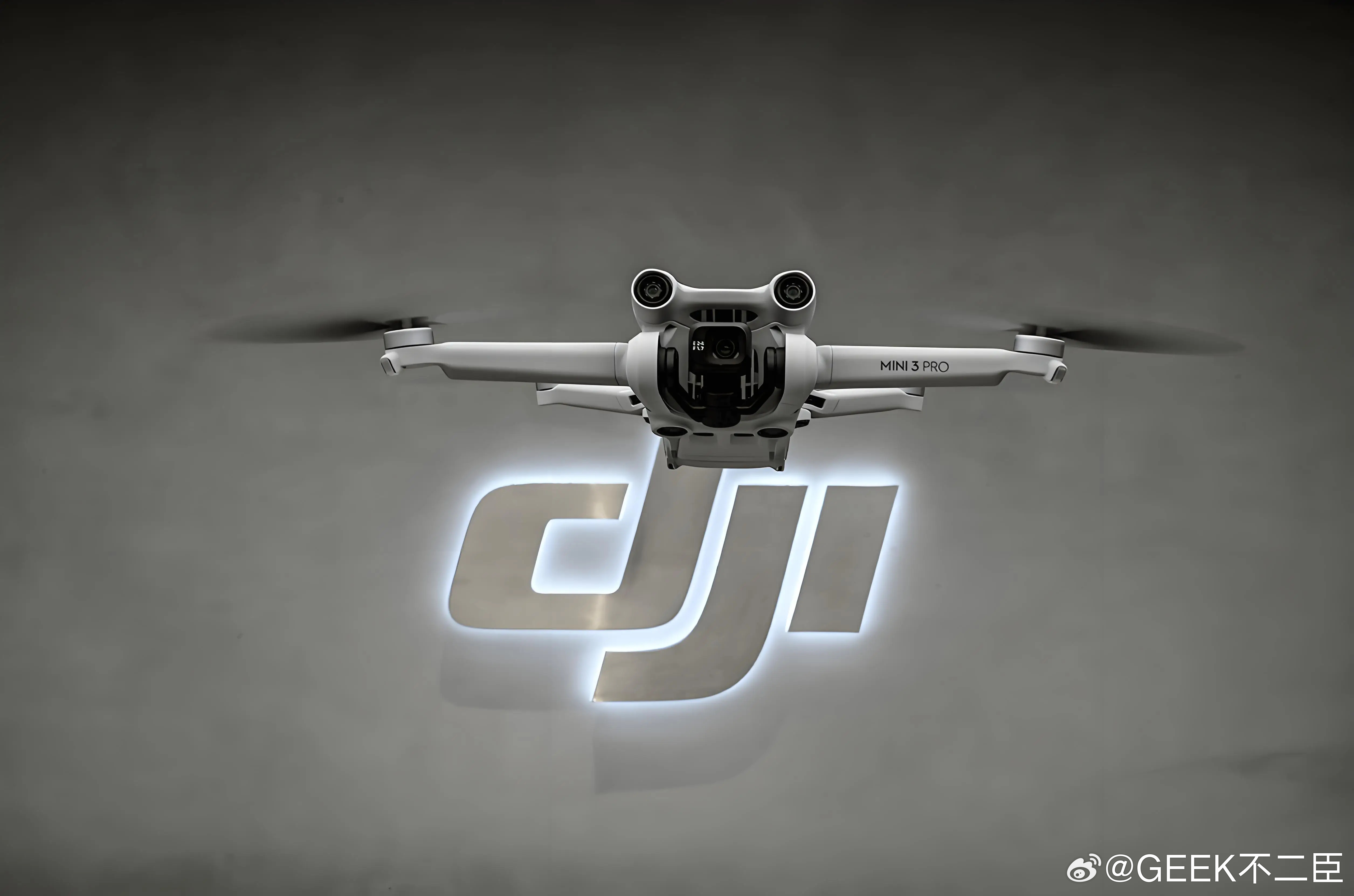 大疆起诉影石创新深圳两大科技巨头正面交锋，大疆首次在国内提起专利权属诉讼，涉6项