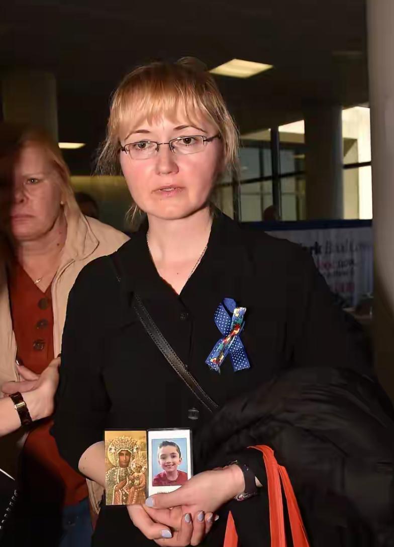 美国8岁男童车库冻死案：母亲拒900万美元和解，称赔偿远不足
 
今日看到美国长