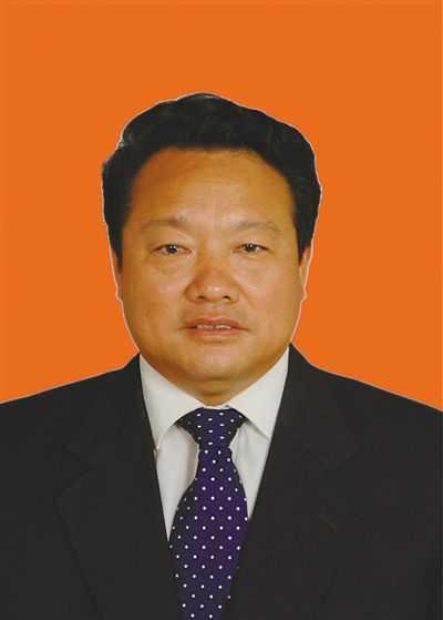 柳天伟，男，哈尼族，1963年6月生，农工党党员。云南省西双版纳石化集团有限责任