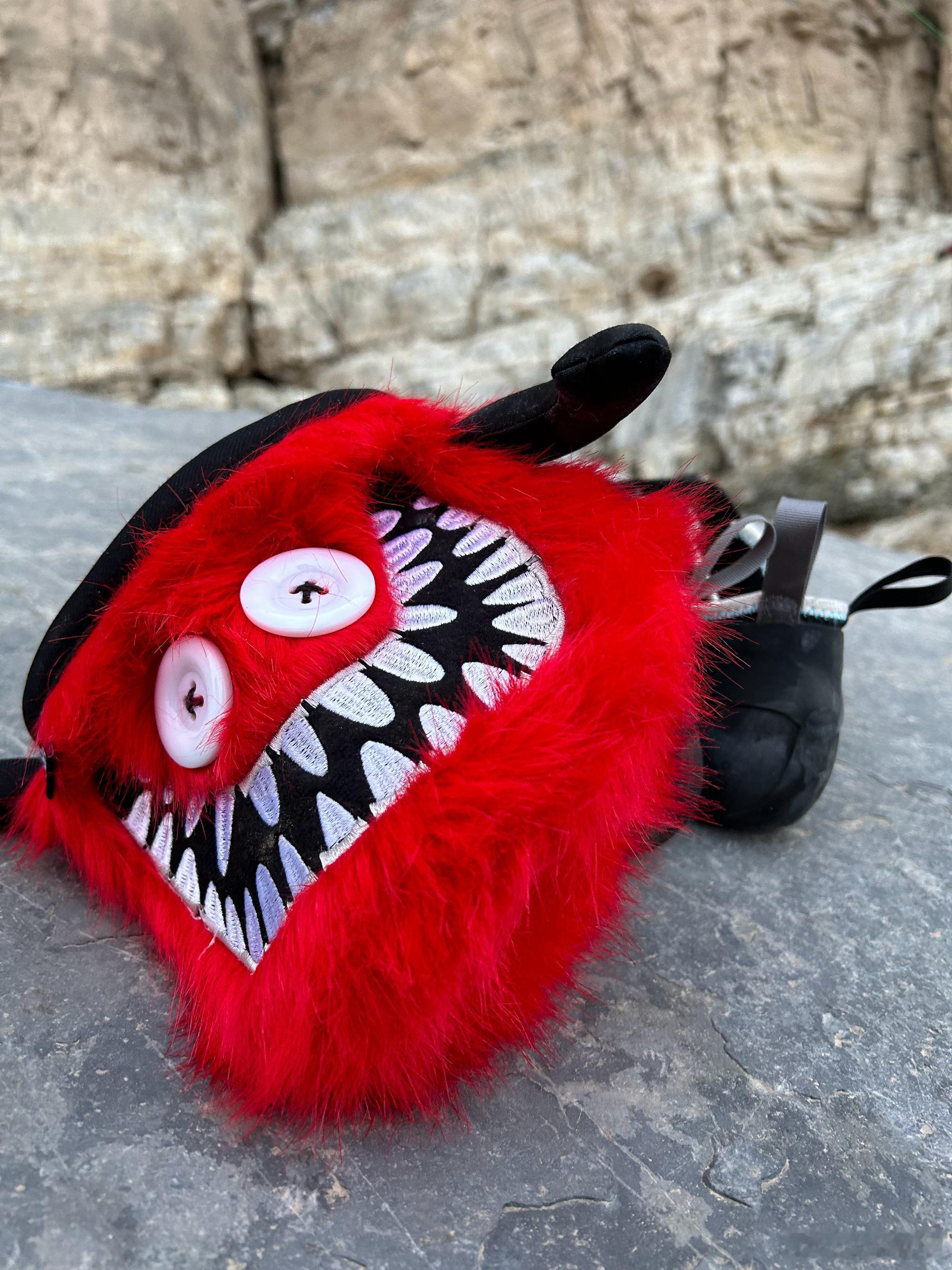 姚琛爬山plog  姚琛传说中的人生照片  姚琛又踏上了爬山的旅途，新鲜出炉的爬