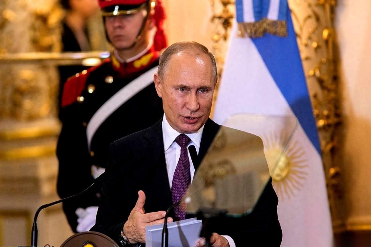 笑死，西方媒体又开始咋咋呼呼了，说咱们“趁火打劫”、“悄悄抄底俄罗斯”。
大标题