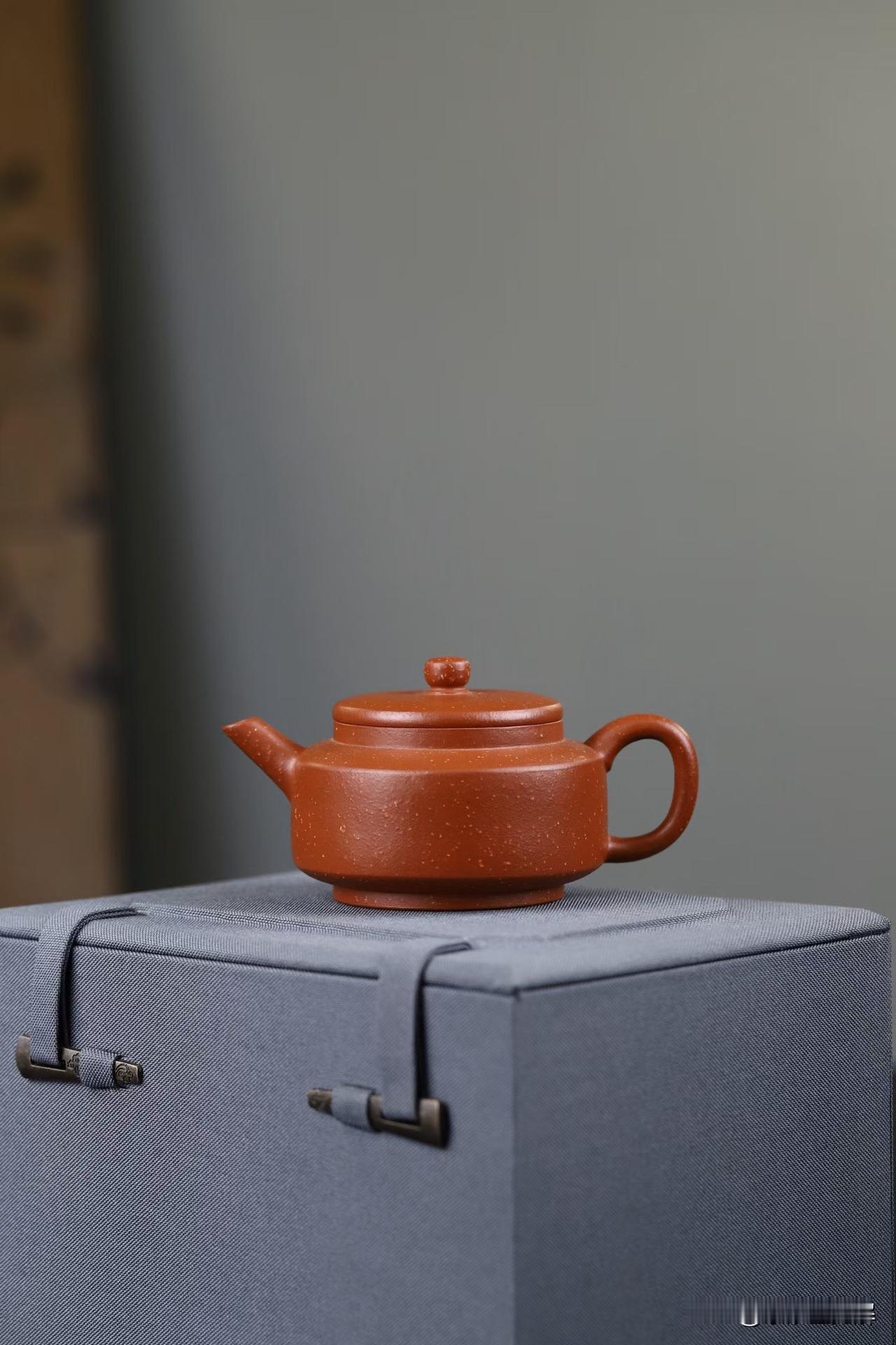 “大师壶”1000元抢？别傻了！揭秘紫砂圈3大“杀猪盘”，谁买谁上当！
经常有壶