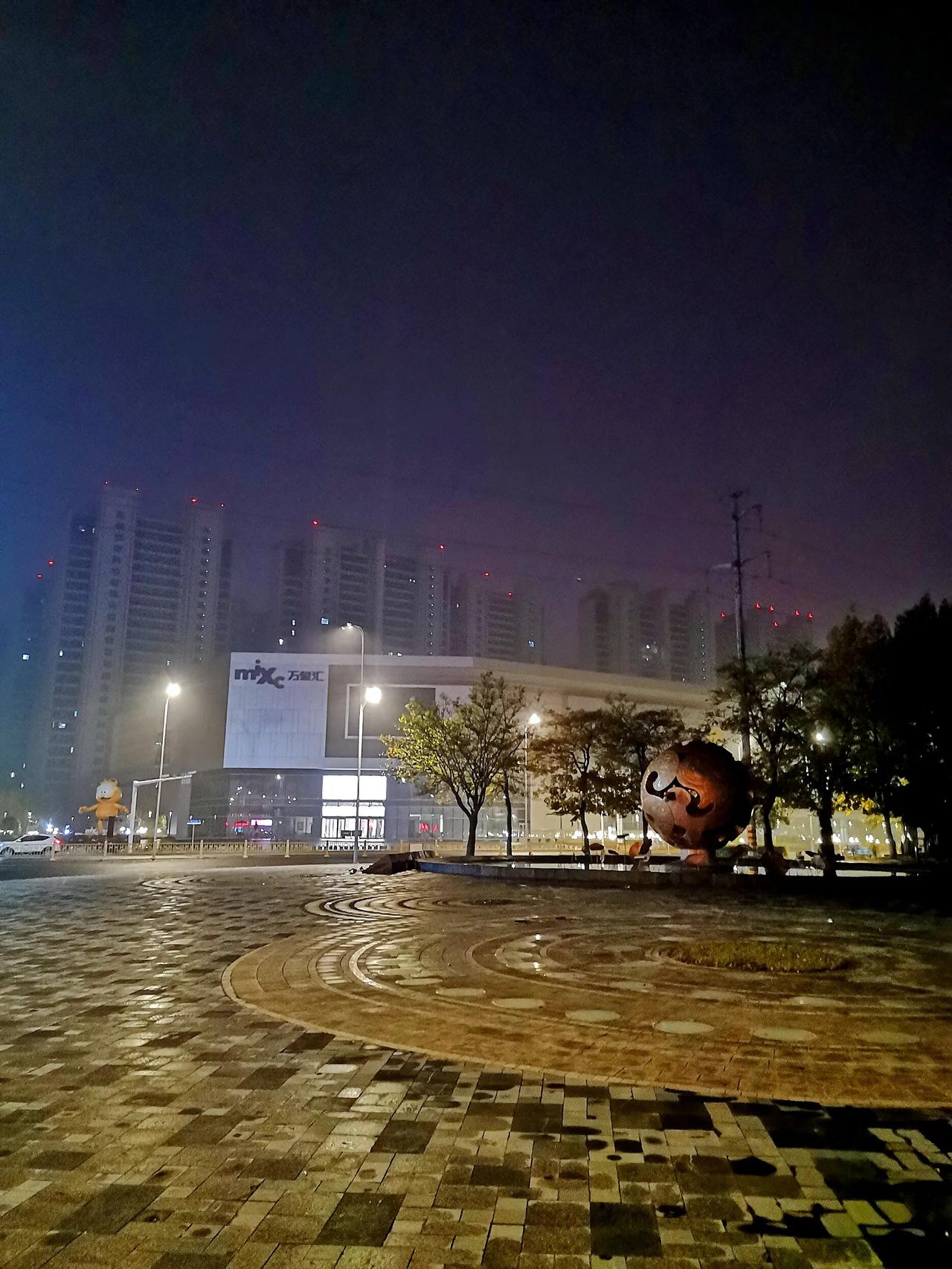 常到宽敞的地方转转，或许可以让人的心胸变得敞亮豁达～[笑][彩虹][微风][烟花