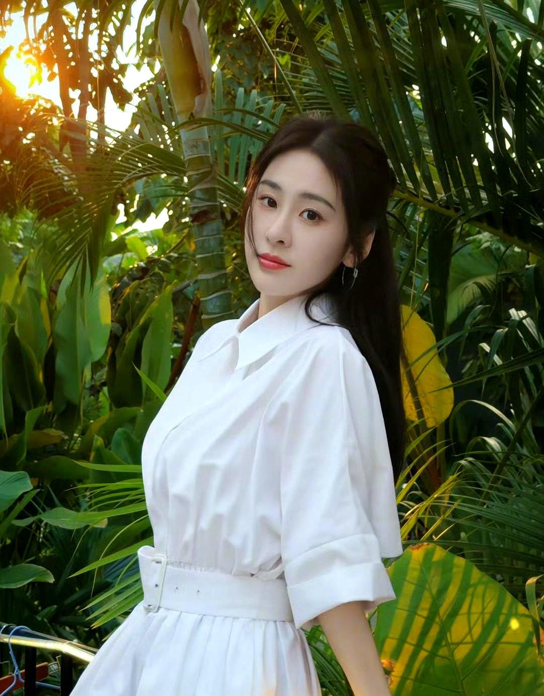 都说孩子是婚姻的纽带，但你看张碧晨和华晨宇，闺女judy都七岁、长到妈妈腰那么高