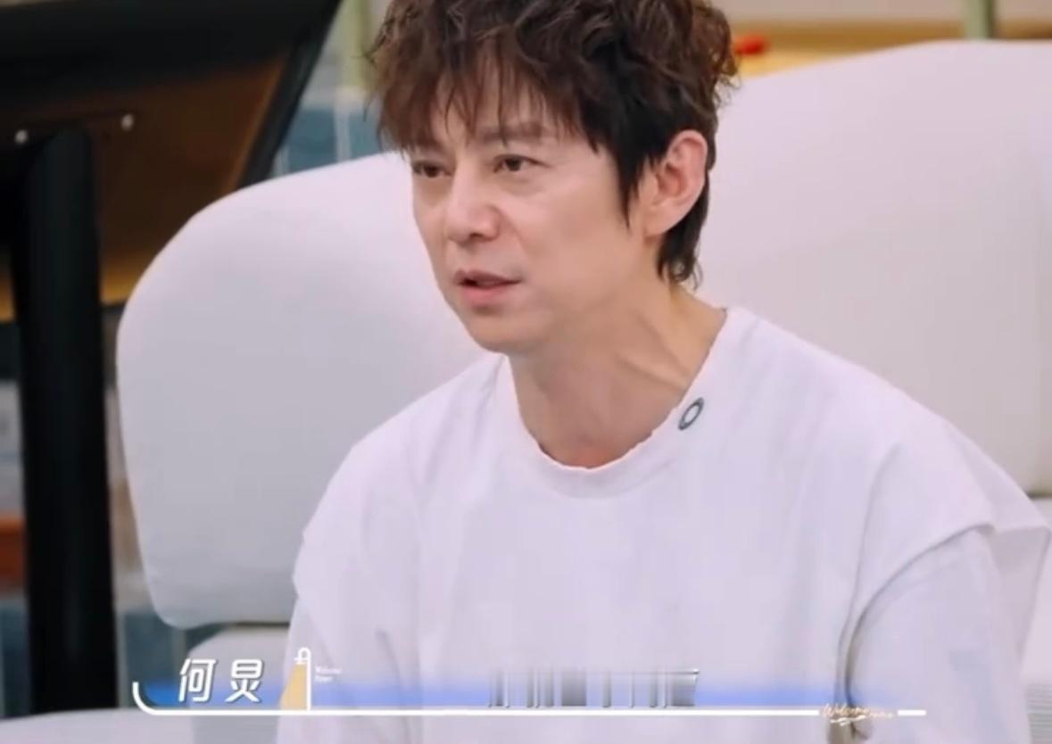 何炅说人千万不要把自己看得太重要何炅说人千万不要把自己看得太重要！不必靠忙碌刷存