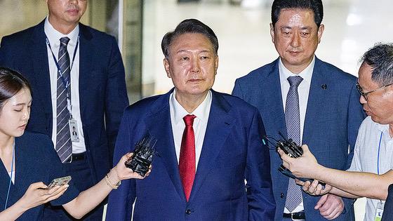 尹锡悦被拘押后因糖尿病和眼疾药物短缺遭遇困难

据韩国法律界7月12日消息，因涉