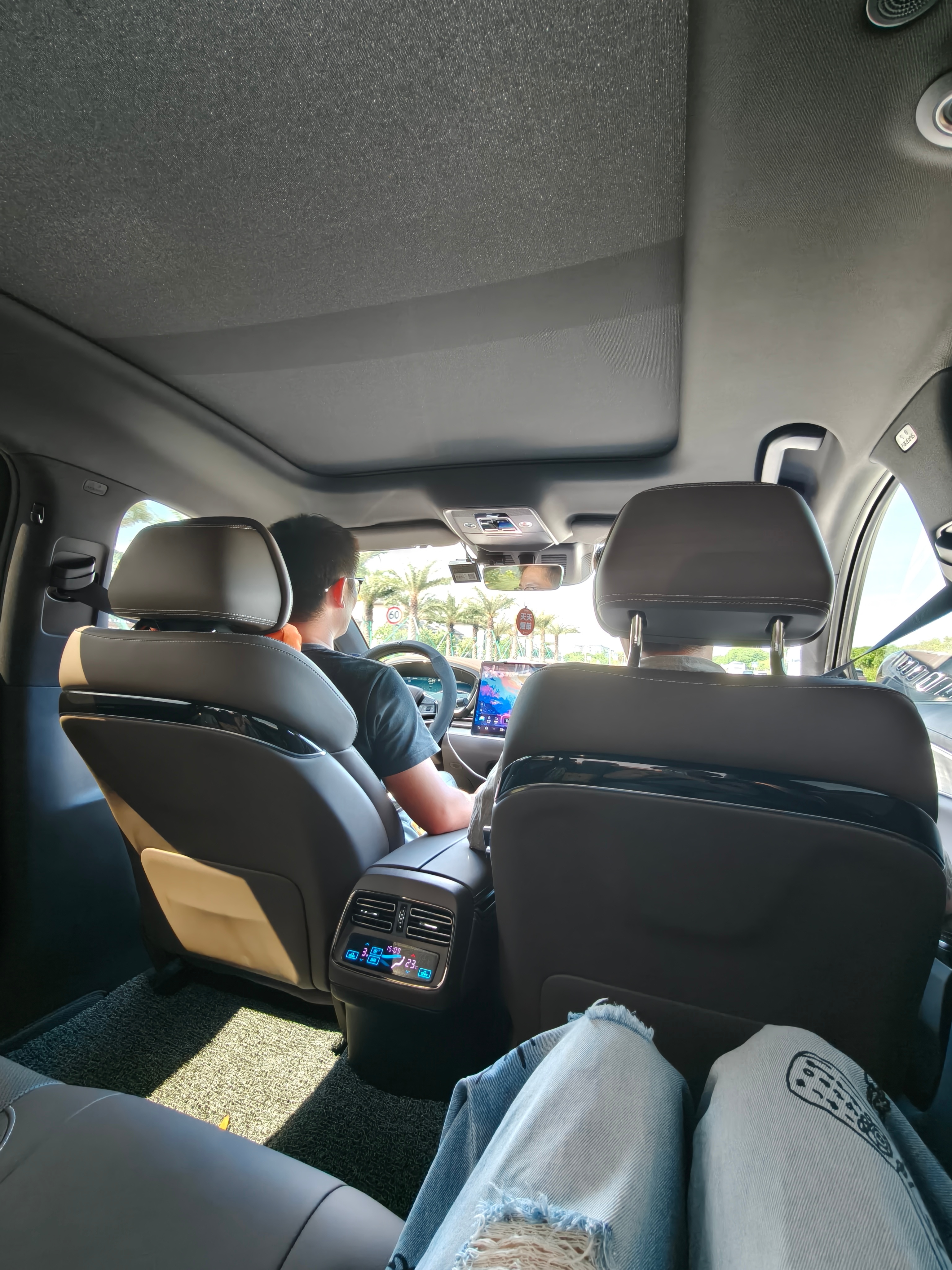 打到一辆全新的汉EV还是701km续航的顶配版二十多万的车专门买来跑滴滴[捂嘴哭