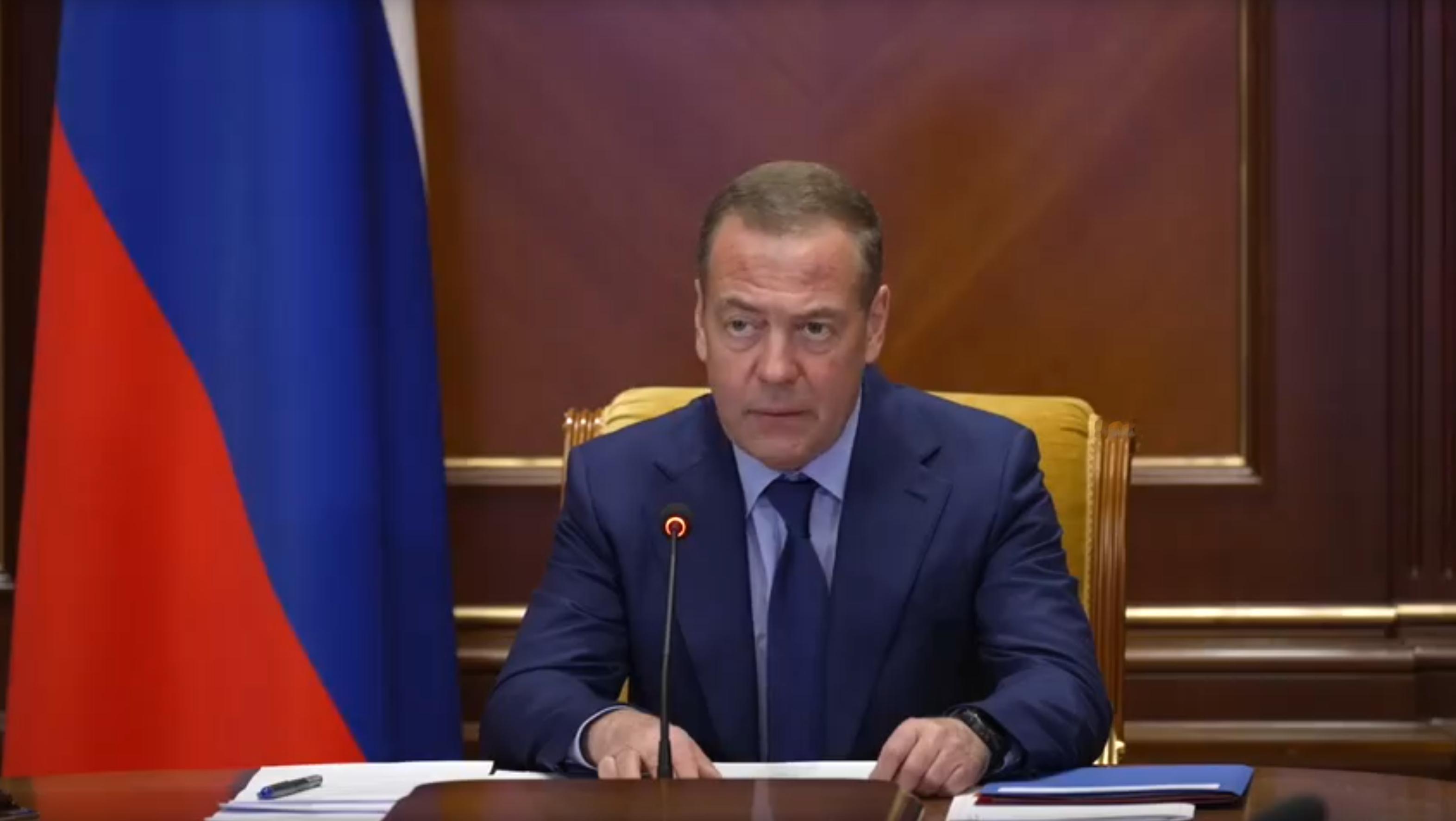 烽火问鼎计划 俄乌局势新进展 梅德韦杰夫称：2025年至今，已有超过40万名合同