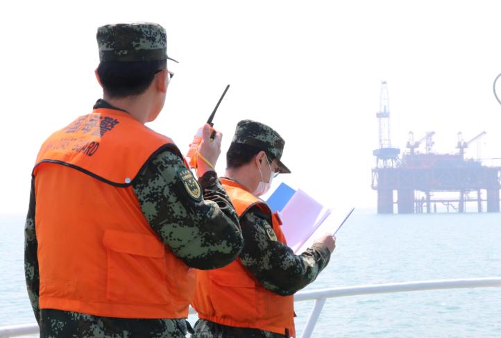 台海巡航对峙背后的底线考验，解放军精准回应震慑岛内外。

最近，台海上空又出现一