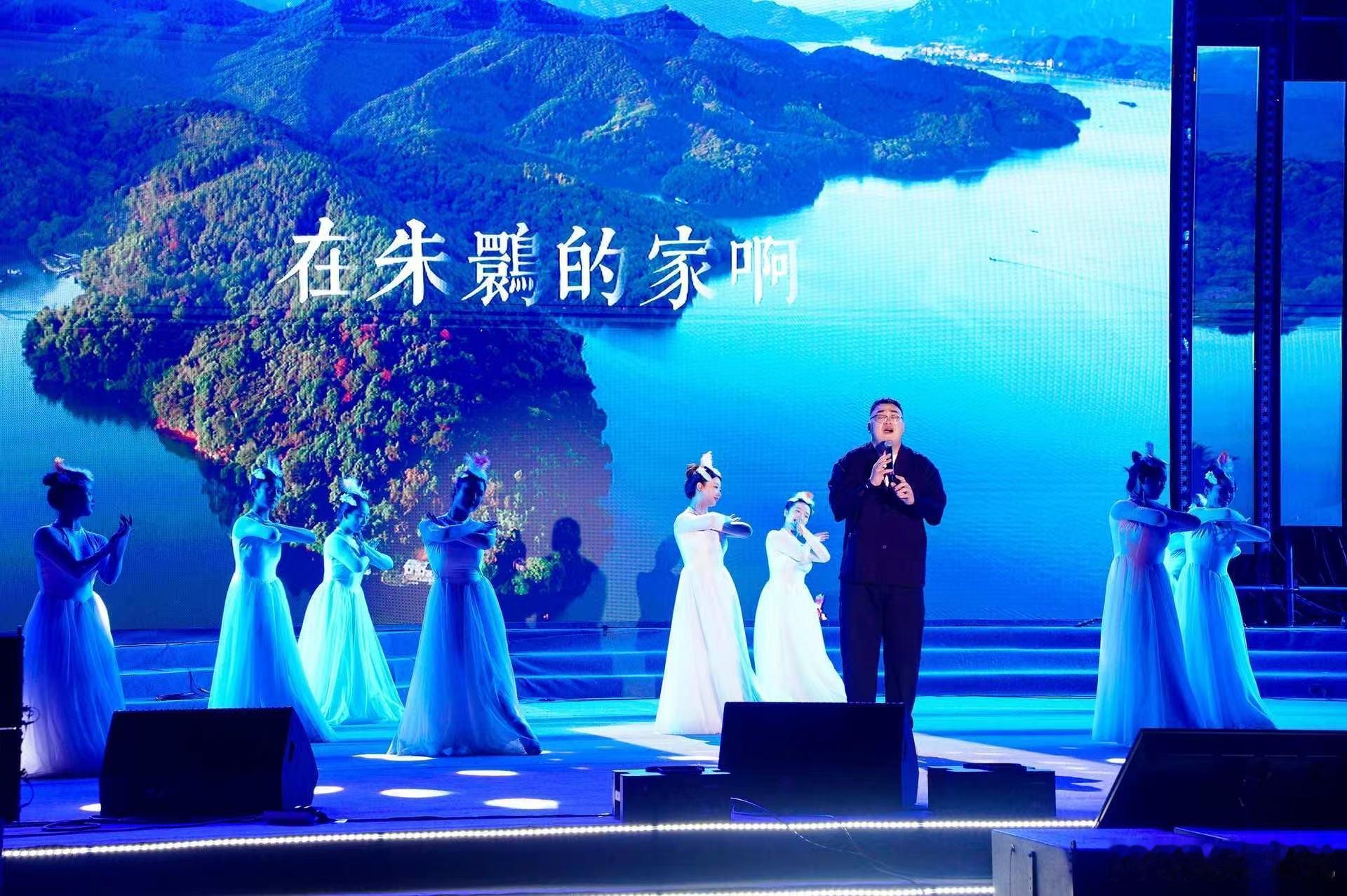 秦岭的孩子音乐季 石泉站的音符还在山间回荡！民谣浅唱秦巴的柔情，摇滚点燃汉江的热