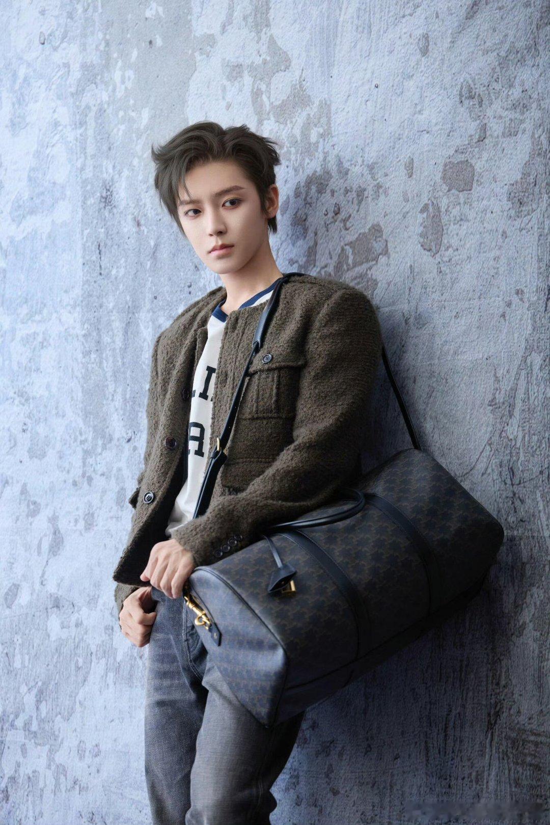 侯明昊、闫桉、毕雯珺演绎 CELINE 单品，你 pick 谁？[奶牛猫] ​​