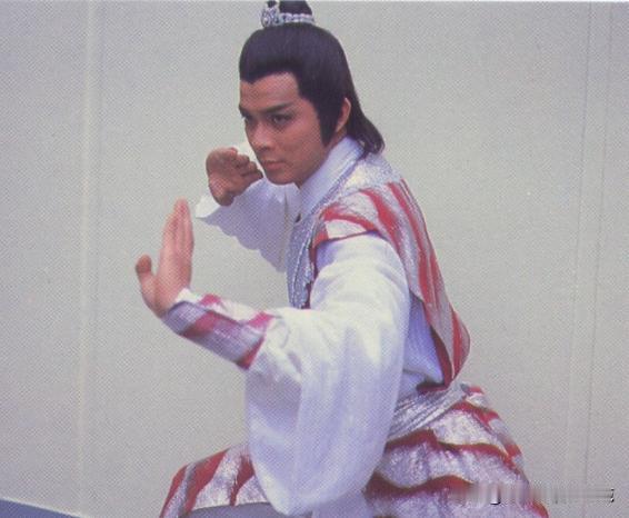 咦，郭靖怎么穿了杨康的衣服