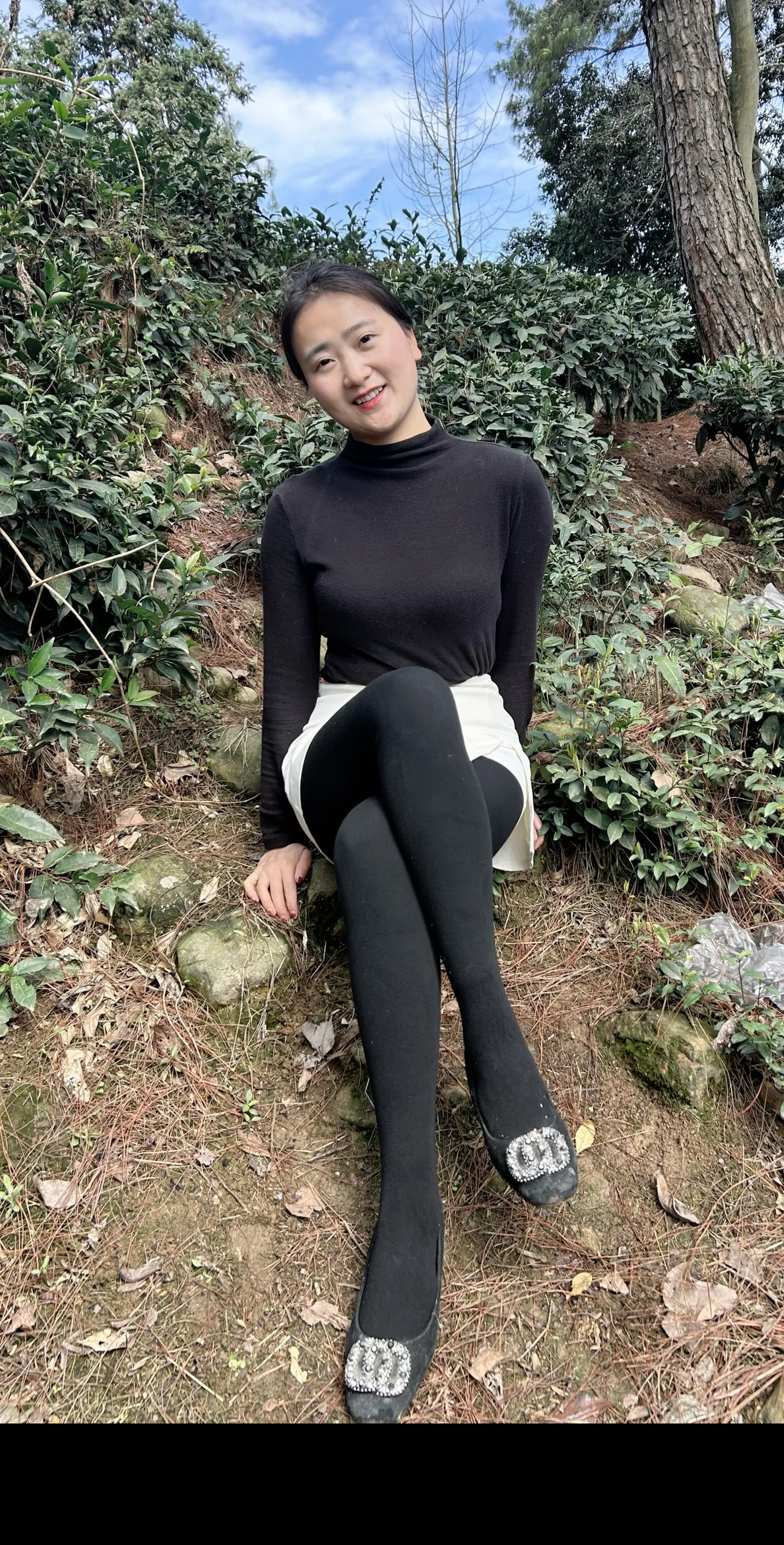 也许是年龄大了吧 不喜欢毫无意义的社交 不喜欢人潮汹涌的喧闹 也不喜欢...