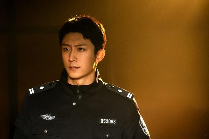 黄景瑜刑侦剧口碑这一块 黄景瑜刑侦剧实绩炸裂，零预热空降也能圈粉无数，路人纷纷追