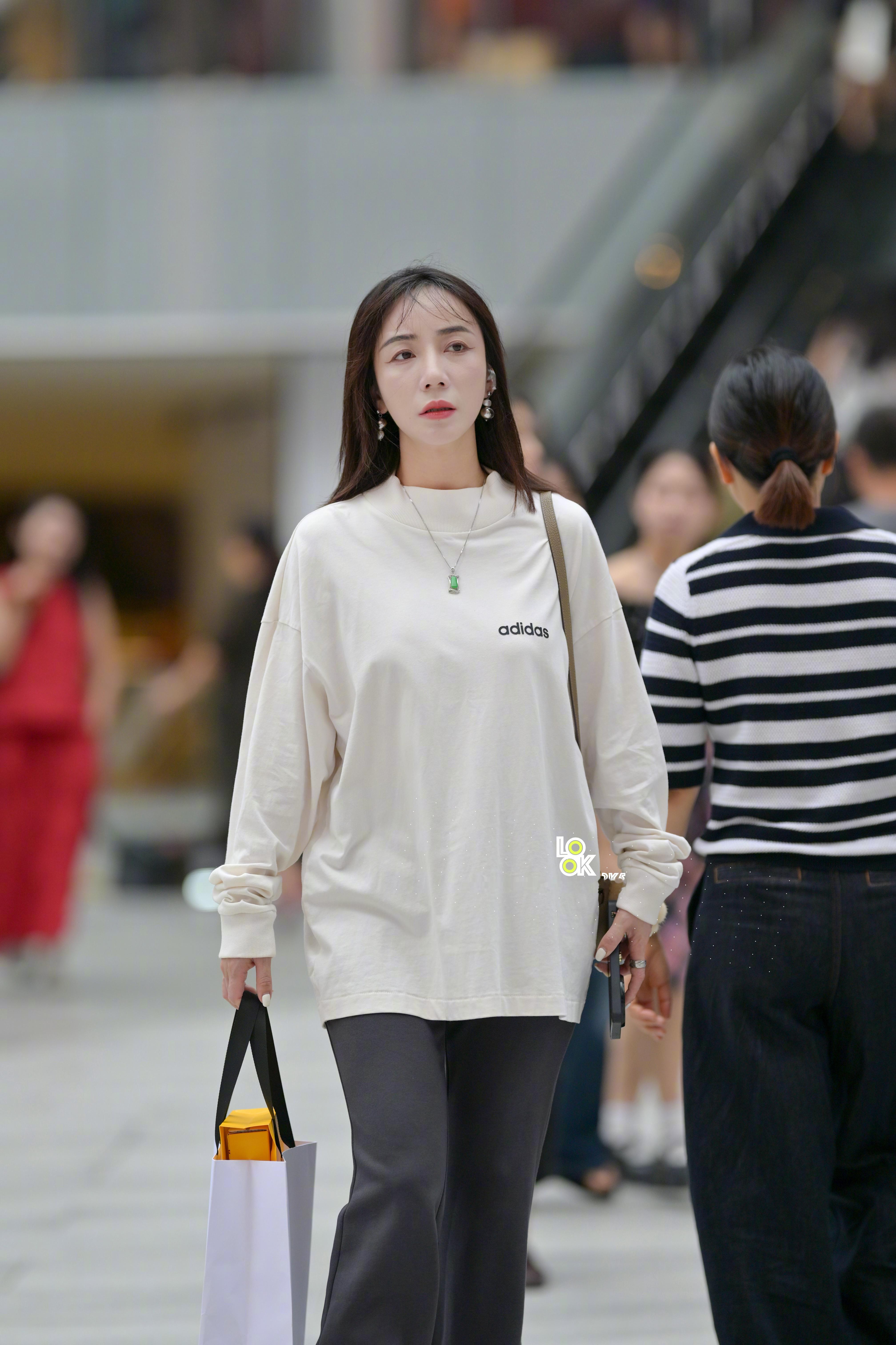 下午五点各位下班没？ ​​​