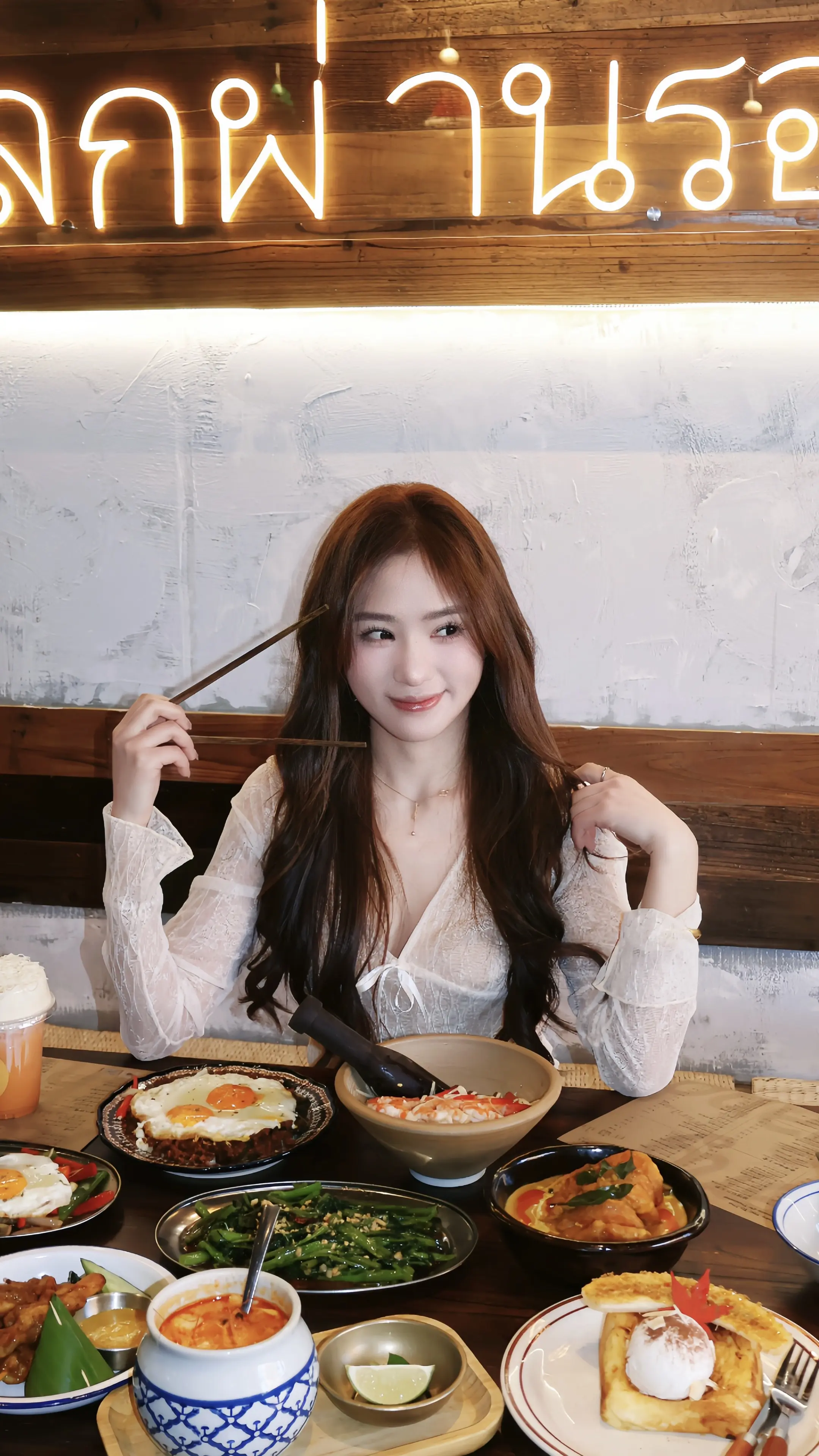 如果你早点认识我 还能约个电影 吃个漂亮饭逛逛街 现在不行了 现在见面...