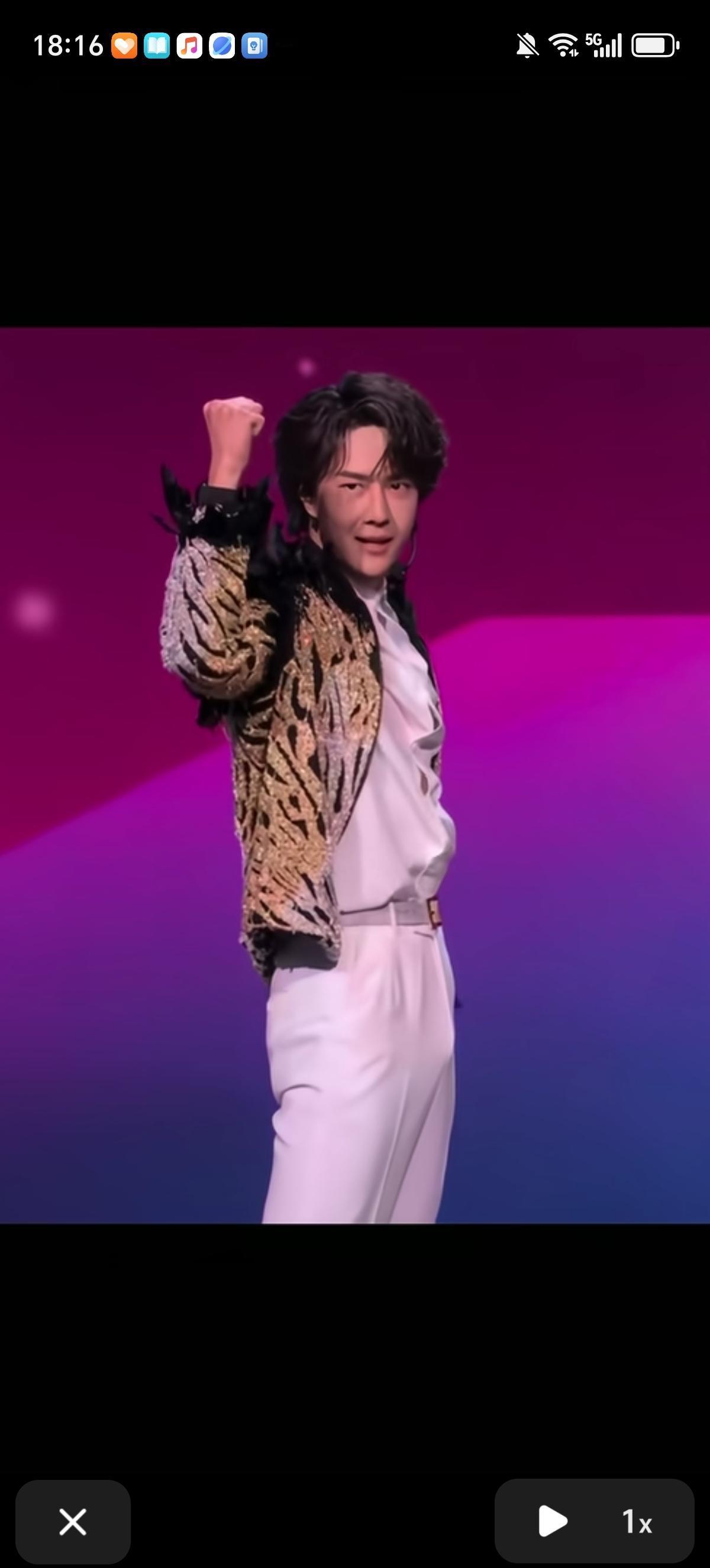 今年王一博跳舞是最帅气侧漏的，看在孩子跳的这么卖力的份上，央妈真的应该给P个裆。