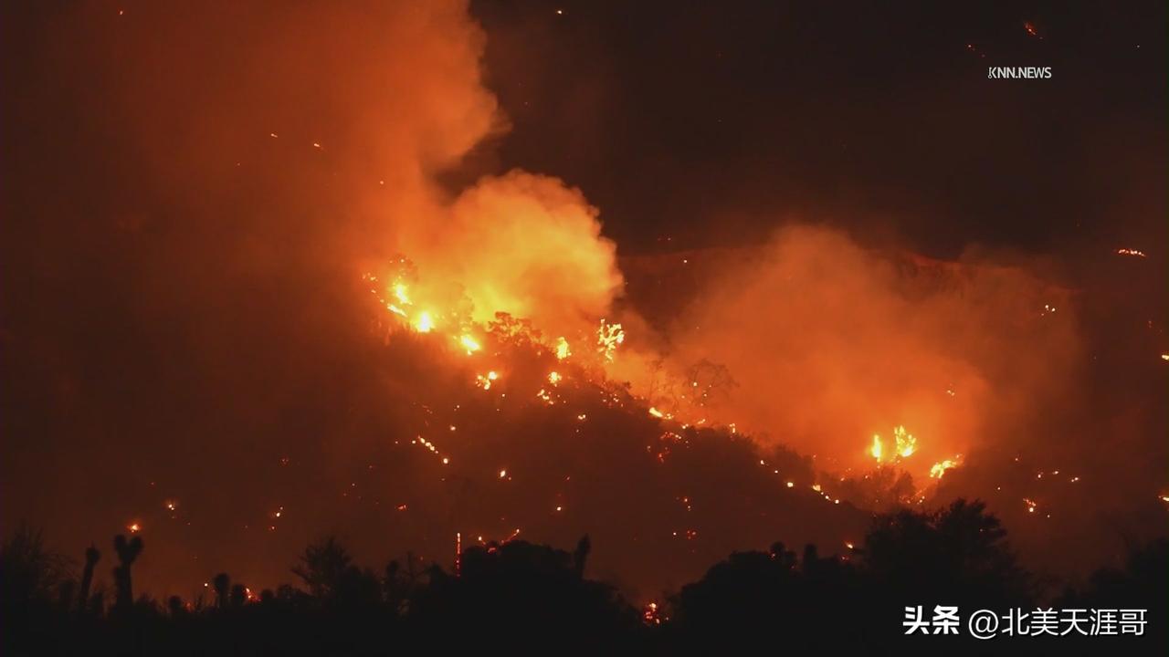 洛杉矶爆发新山火

      7月10日下午，洛杉矶县Llano地区Jesus