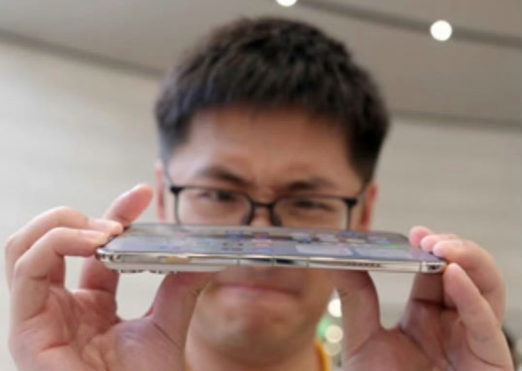影视飓风Tim反掰iPhoneDuo被质疑这有啥质疑的很多人实际使用过程中比这狠