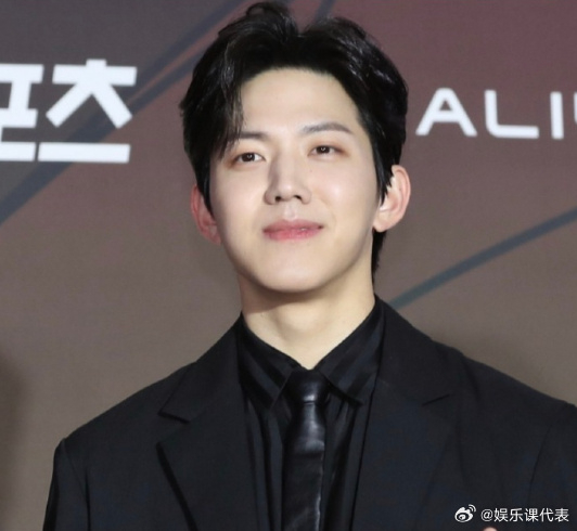 尹度云回应恋情 据韩媒，DAY6尹度云被曝正在与知名网红柳惠珠的妹妹A某交往，网