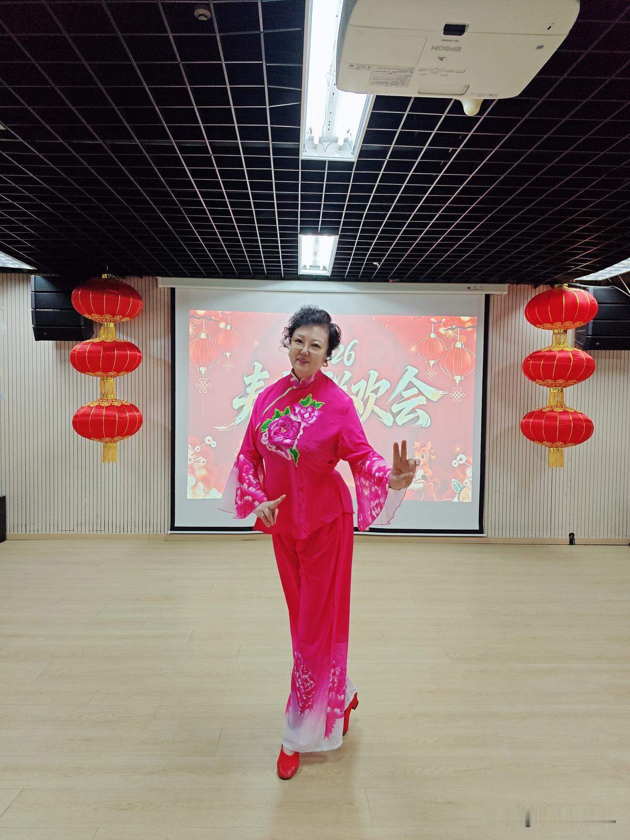 藏头诗《祝福好友们儿童节快乐》原创首发，作者，杰出的玉见。
 
祝风捎喜至身旁